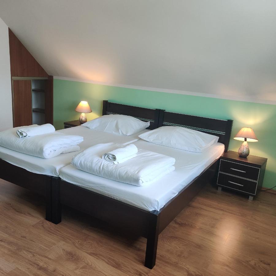 Cztery Pory Roku Guest House Bialowieza Ngoại thất bức ảnh