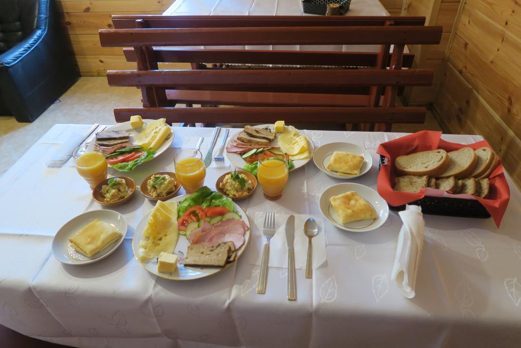 Cztery Pory Roku Guest House Bialowieza Ngoại thất bức ảnh